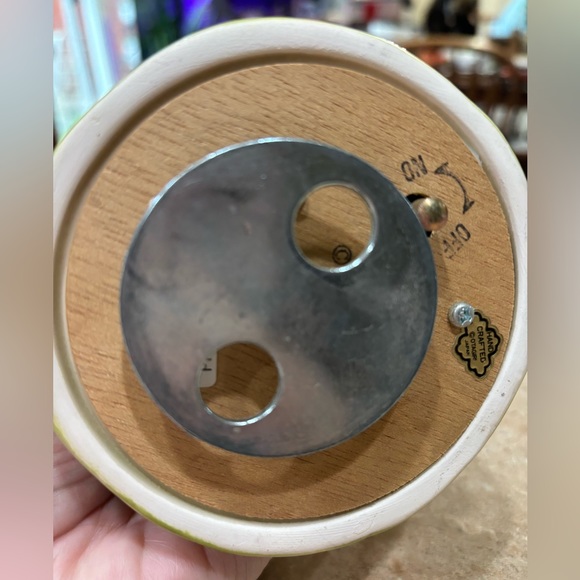 “It’s a Small World” Music Box - Vintage - Picture 3 of 4